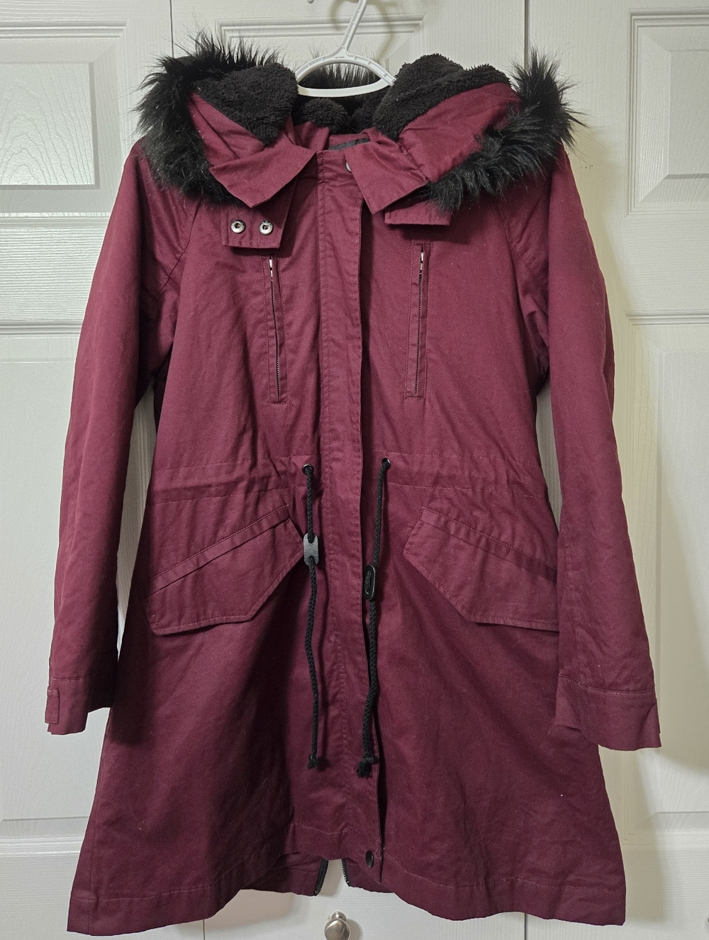 Burgundy Jacket w/Faux Fur Hood & Pockets, Fully Lined, Size Medium, Like New